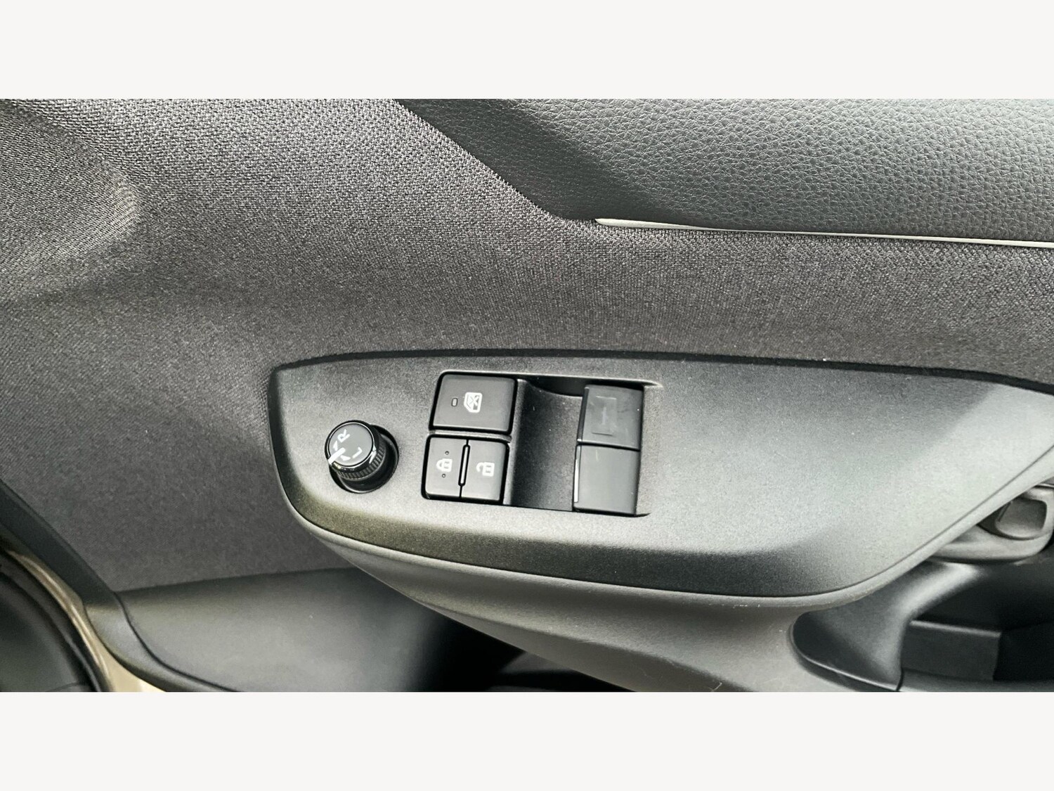 Used Toyota Yaris 2024 for sale - 76227554: Photo 30