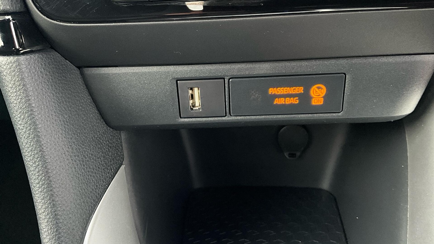 Used Toyota Yaris 2024 for sale - 76227554: Photo 35