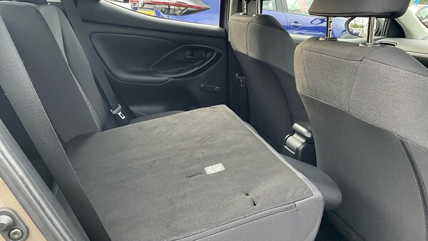 Used Toyota Yaris 2024 for sale - 76227554: Photo 48