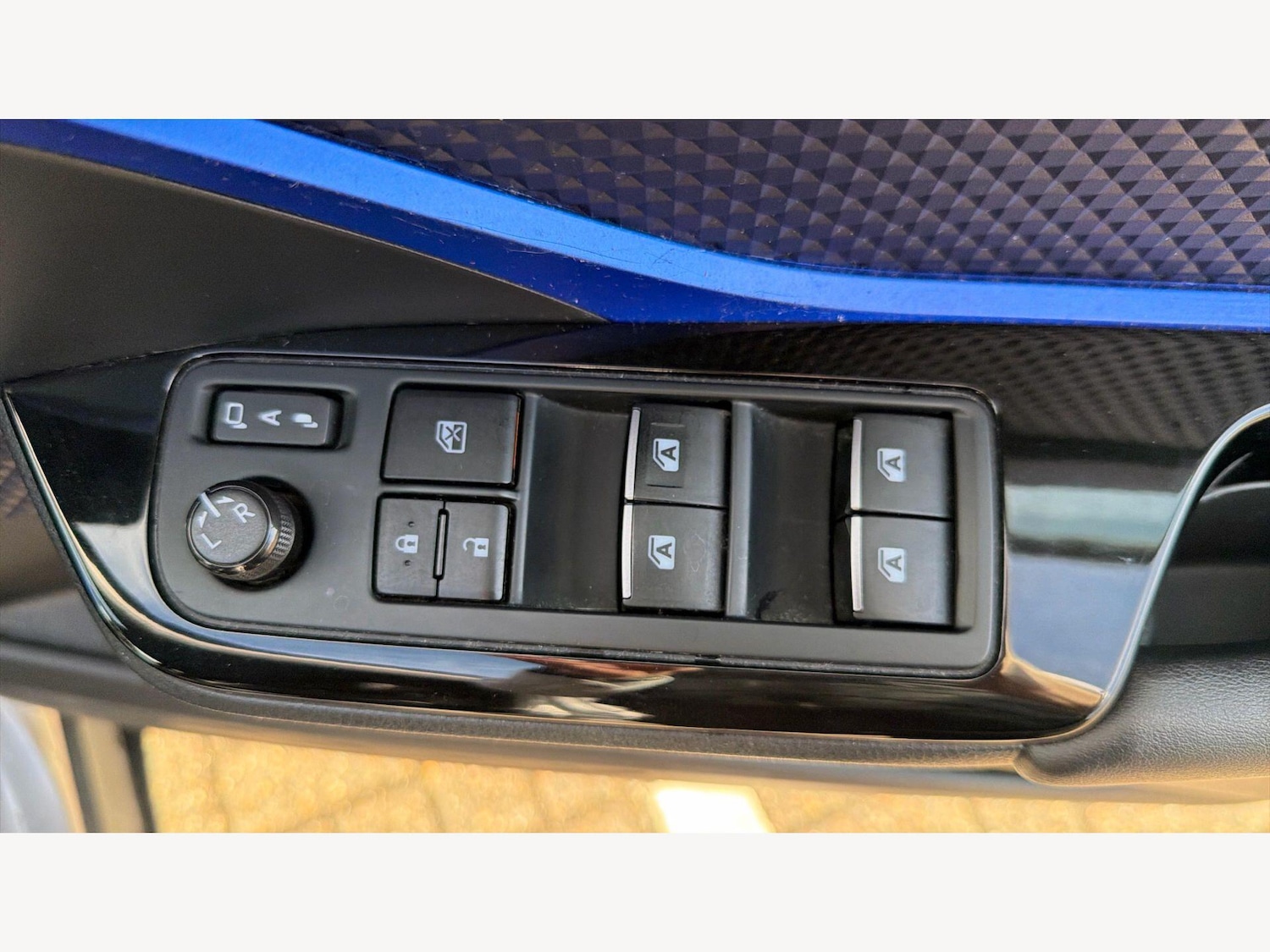 Used Toyota C-HR 2016 for sale - 78101285: Photo 33