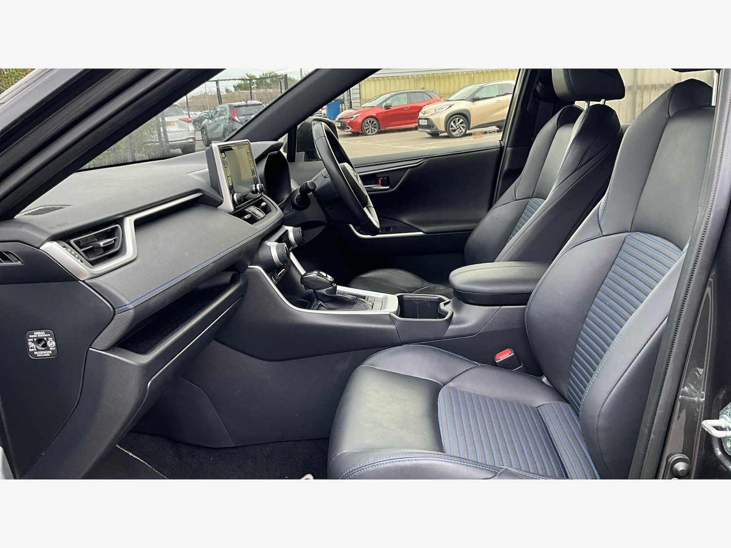 Used Toyota RAV4 2022 for sale - 76001032: Photo 12