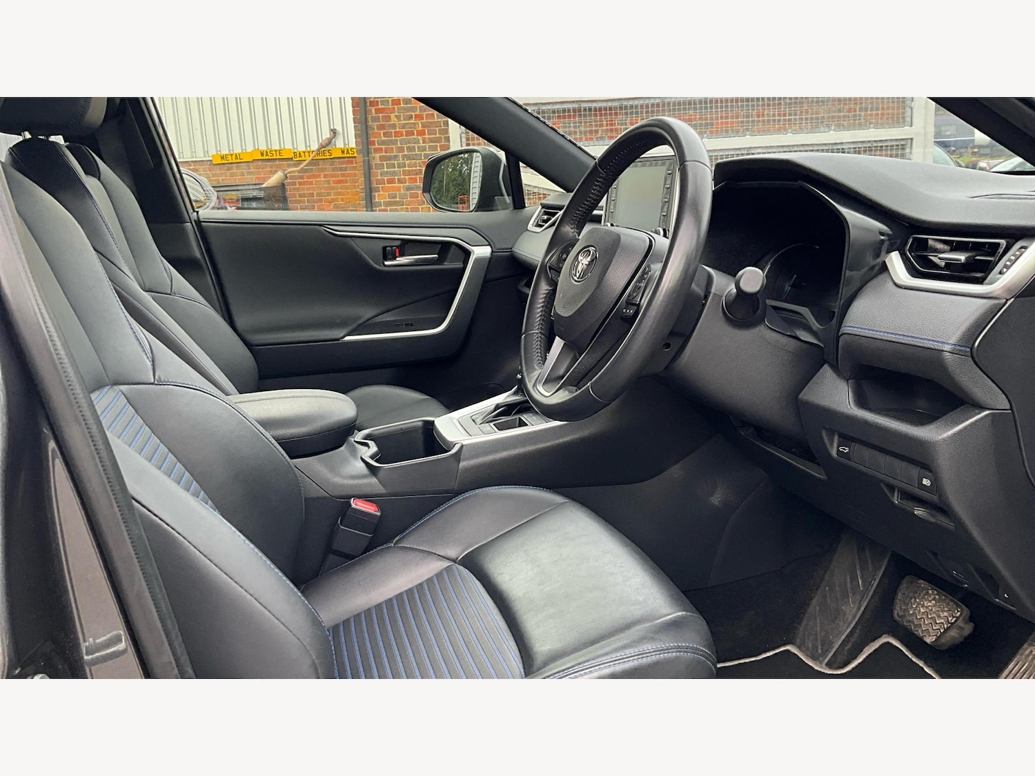 Used Toyota RAV4 2022 for sale - 76001032: Photo 13