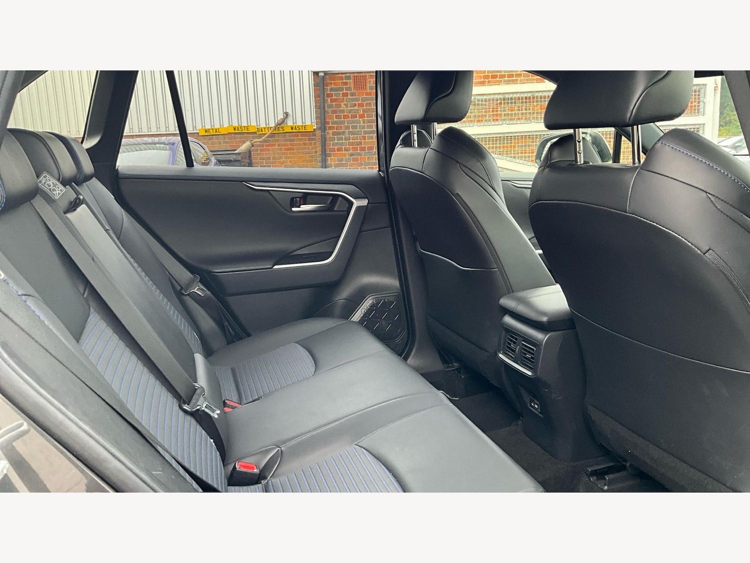 Used Toyota RAV4 2022 for sale - 76001032: Photo 14