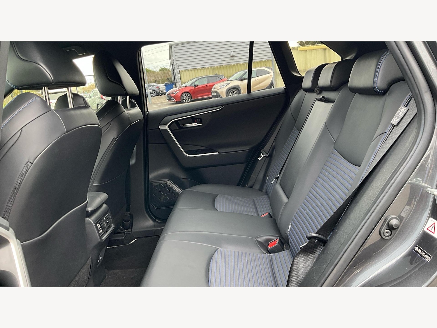 Used Toyota RAV4 2022 for sale - 76001032: Photo 15