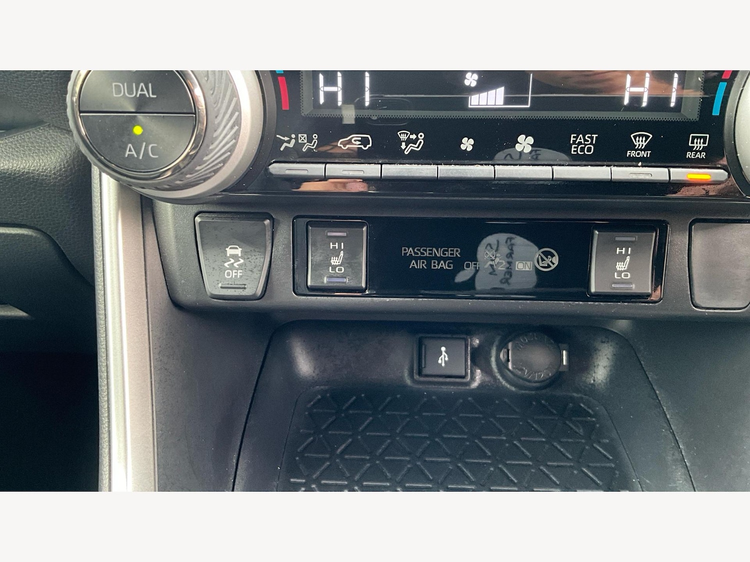 Used Toyota RAV4 2022 for sale - 76001032: Photo 34