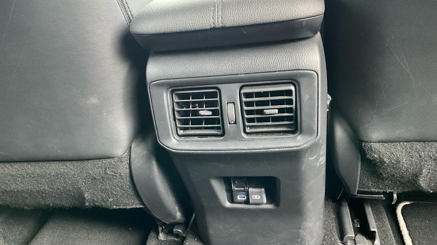 Used Toyota RAV4 2022 for sale - 76001032: Photo 39