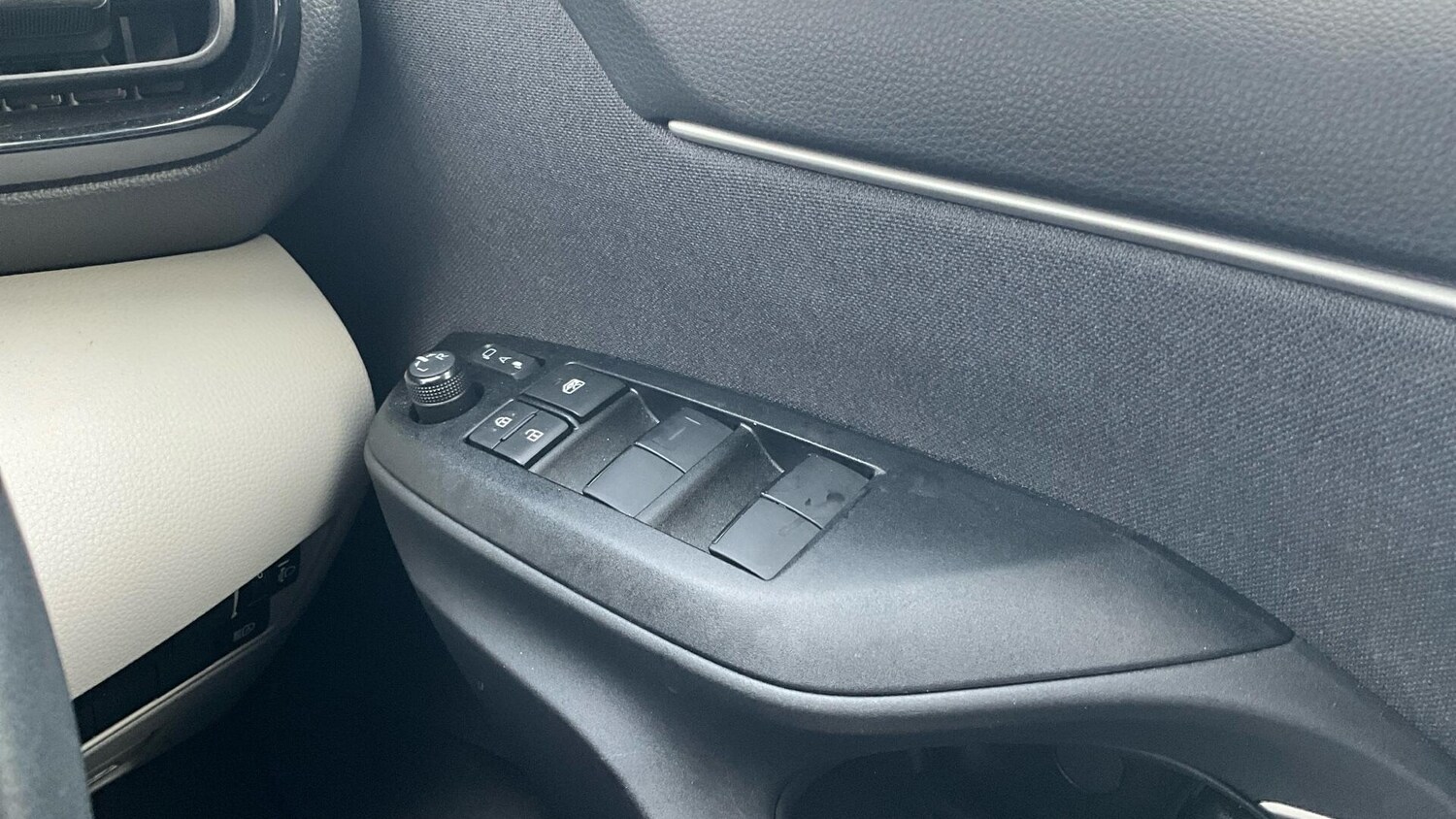 Used Toyota Yaris 2023 for sale - 77109670: Photo 42