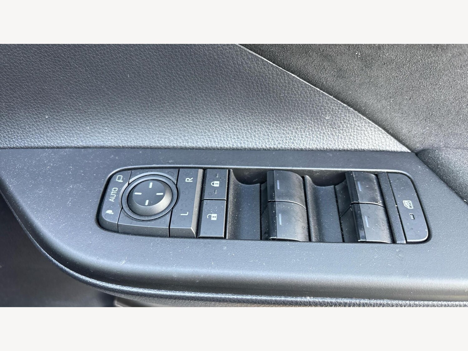 Used Toyota C-HR 2025 for sale - 77081466: Photo 23