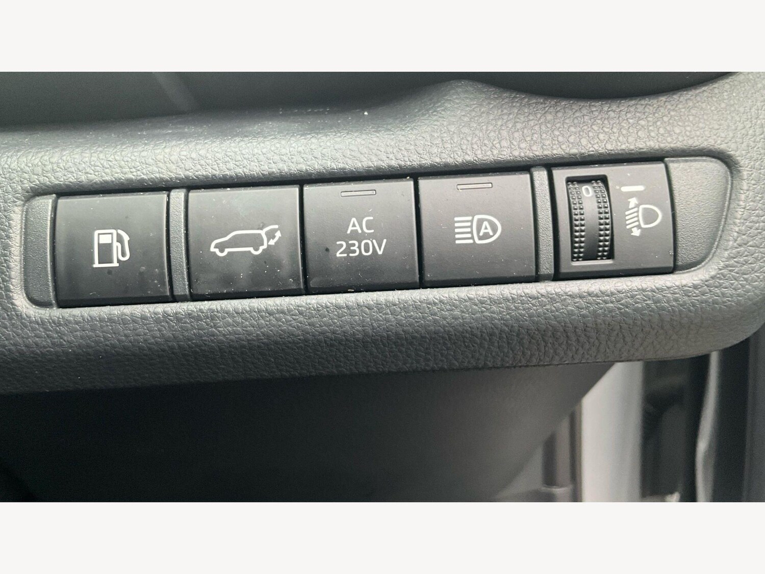 Used Toyota C-HR 2024 for sale - 77839857: Photo 29