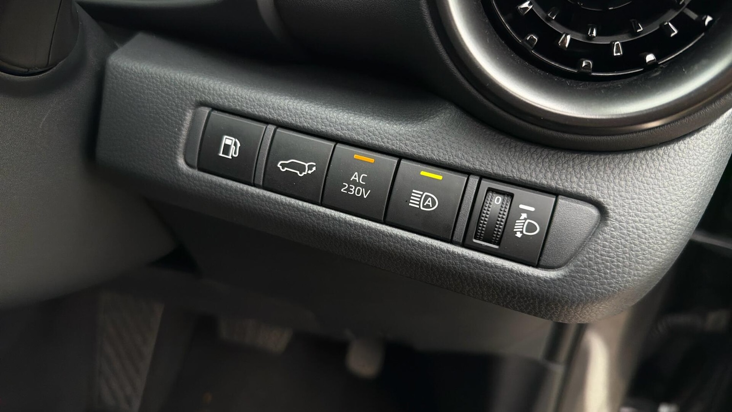 Used Toyota C-HR 2024 for sale - 76759356: Photo 41