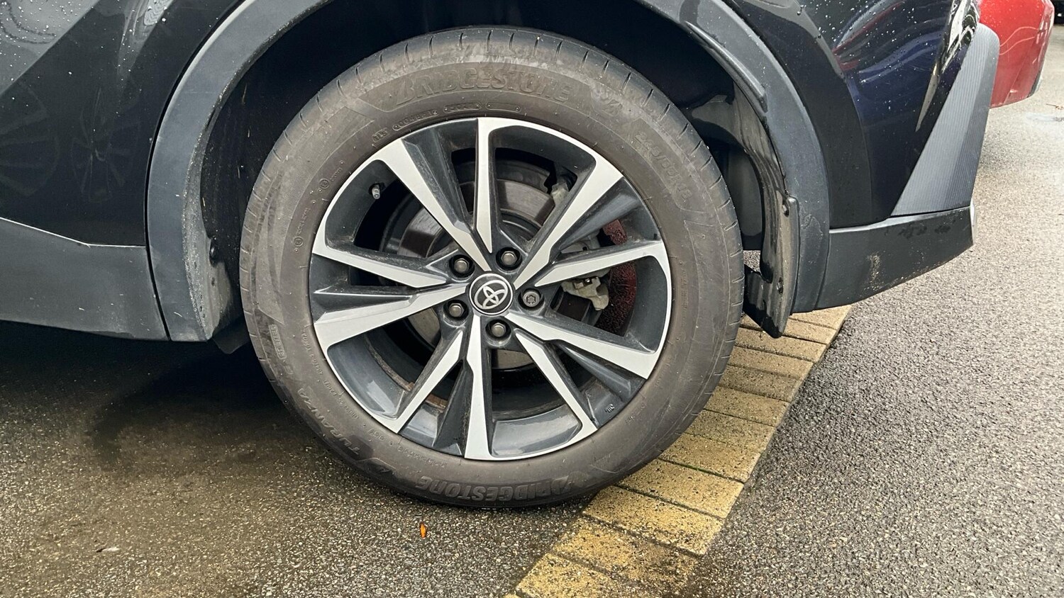 Used Toyota C-HR 2024 for sale - 77090896: Photo 34