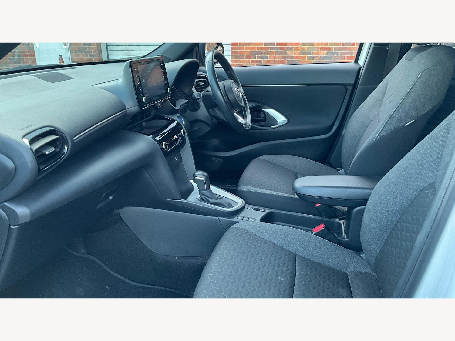 Used Toyota Yaris Cross 2023 for sale - 77484510: Photo 12