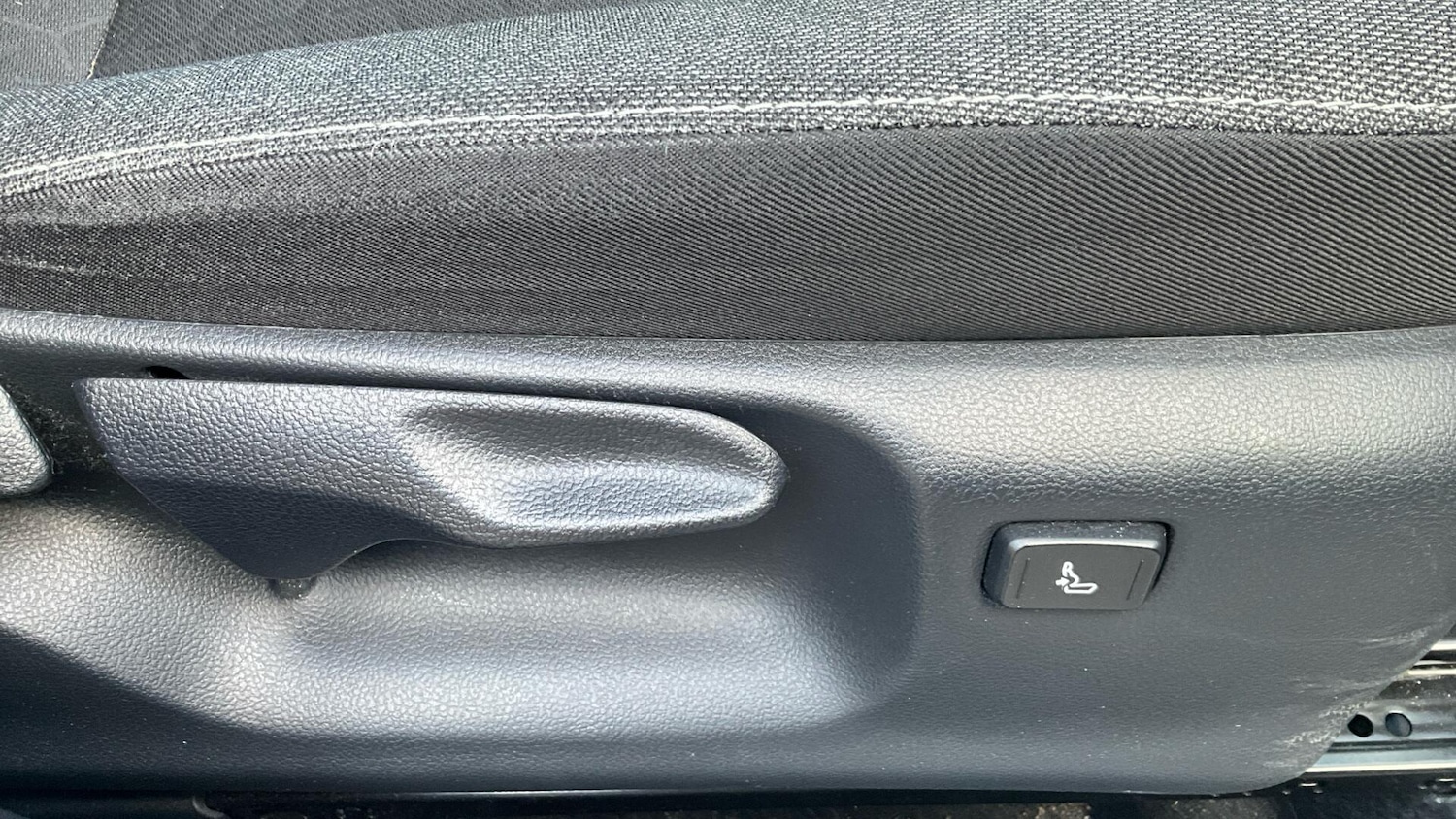 Used Toyota Yaris Cross 2023 for sale - 77484510: Photo 35