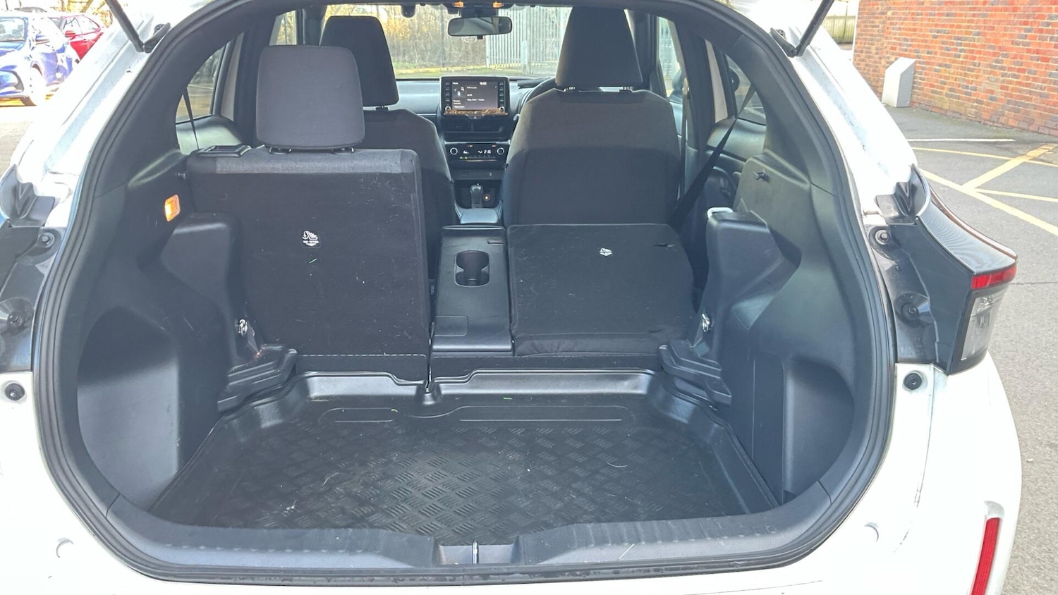 Used Toyota Yaris Cross 2023 for sale - 77484510: Photo 39