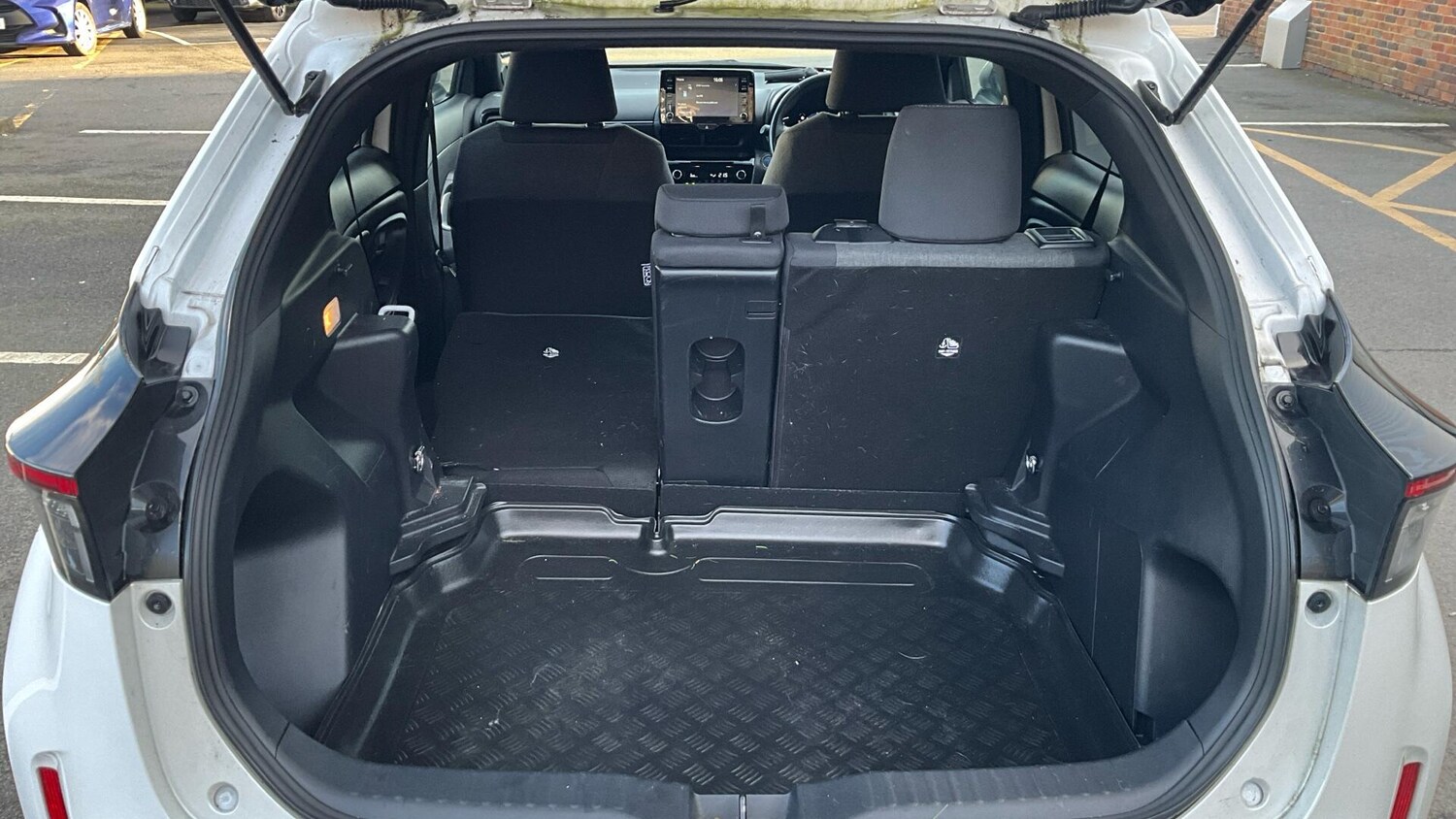 Used Toyota Yaris Cross 2023 for sale - 77484510: Photo 41