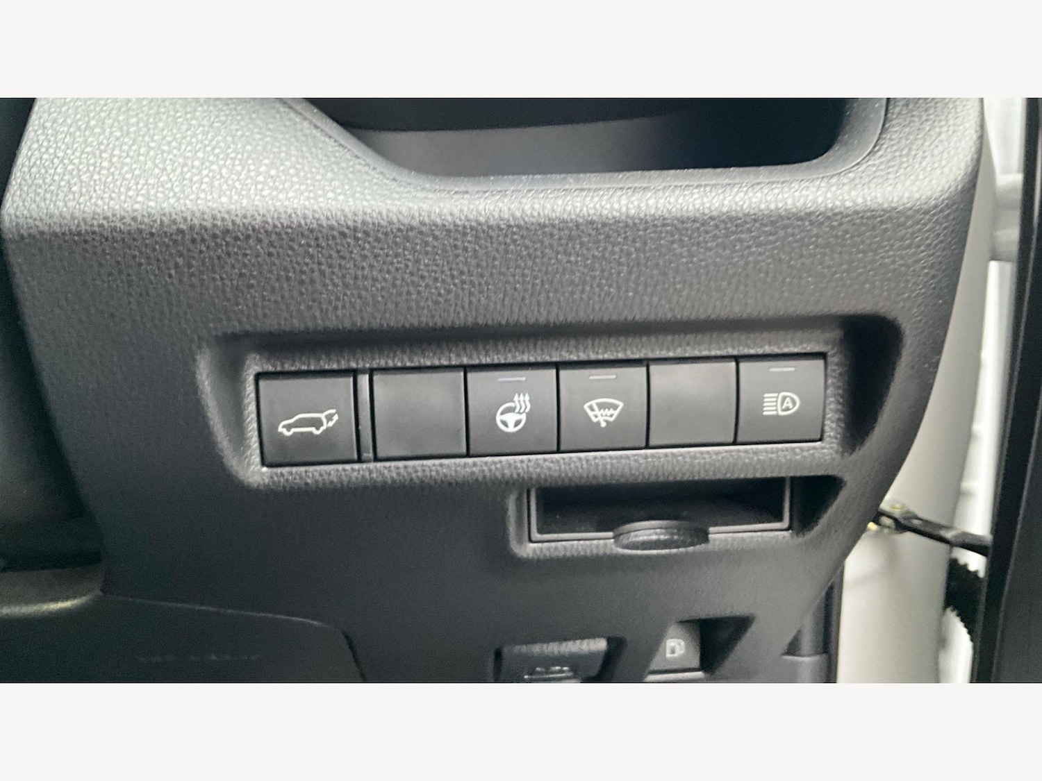 Used Toyota RAV4 2021 for sale - 77143883: Photo 31