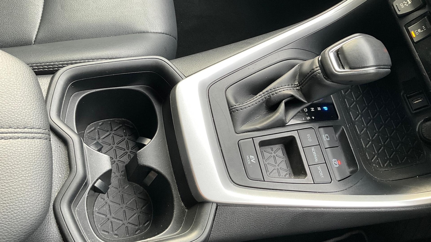 Used Toyota RAV4 2021 for sale - 77143883: Photo 34