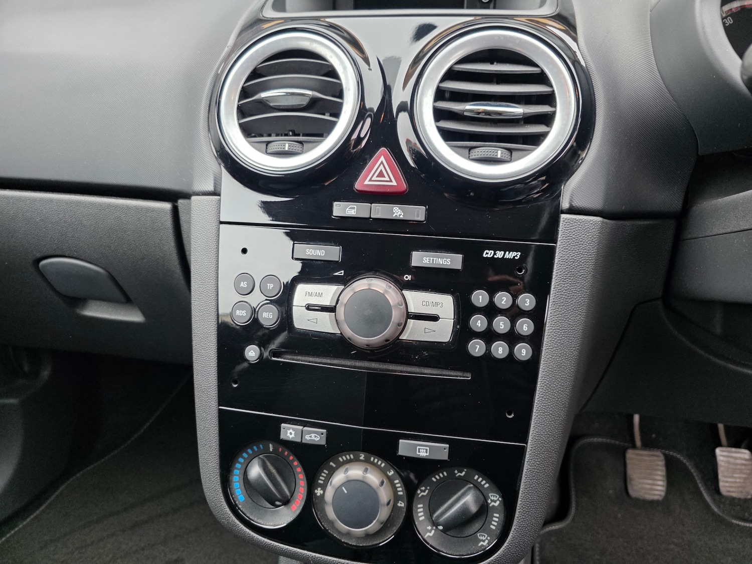 Used Vauxhall Corsa 2009 for sale - 77791350: Photo 14