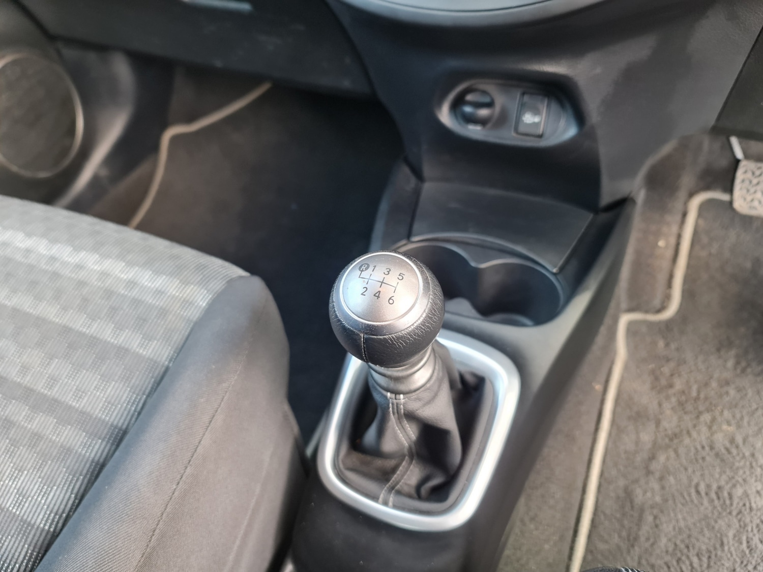 Used Toyota Yaris 2016 for sale - 76205790: Photo 21