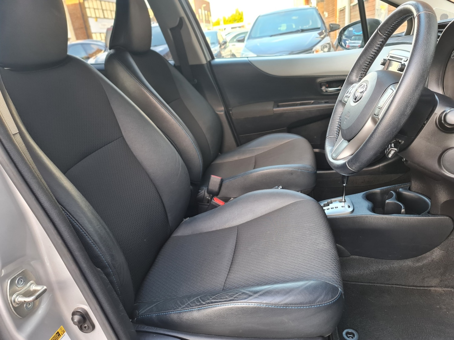 Used Toyota Yaris 2012 for sale - 76205598: Photo 12