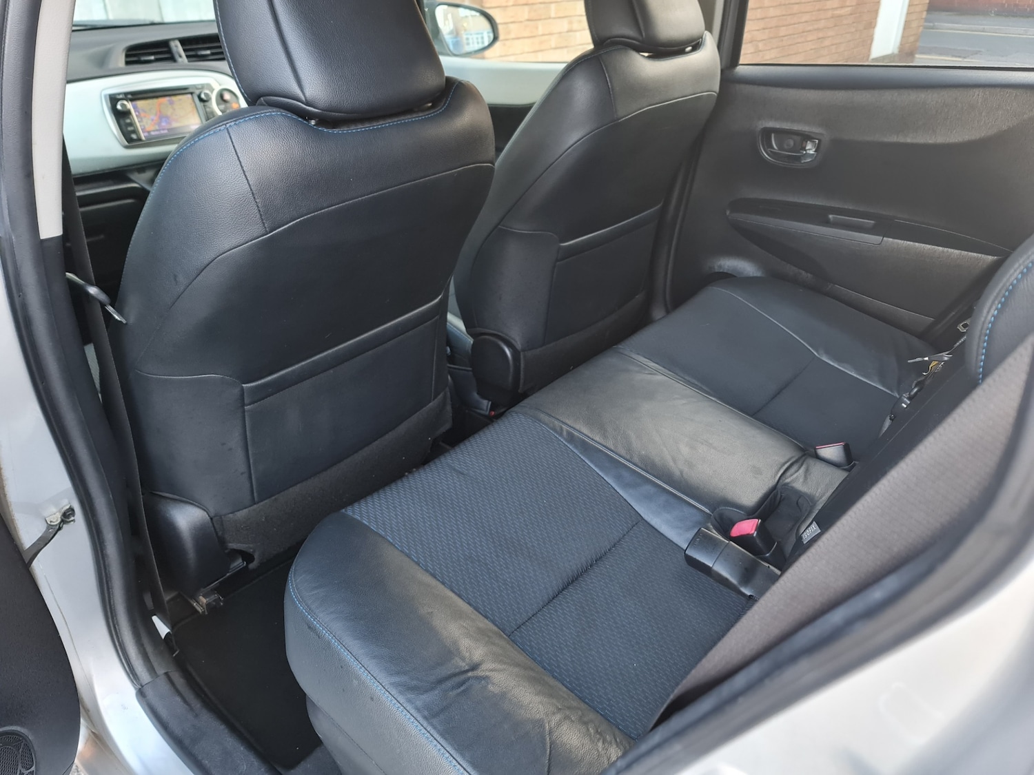 Used Toyota Yaris 2012 for sale - 76205598: Photo 15