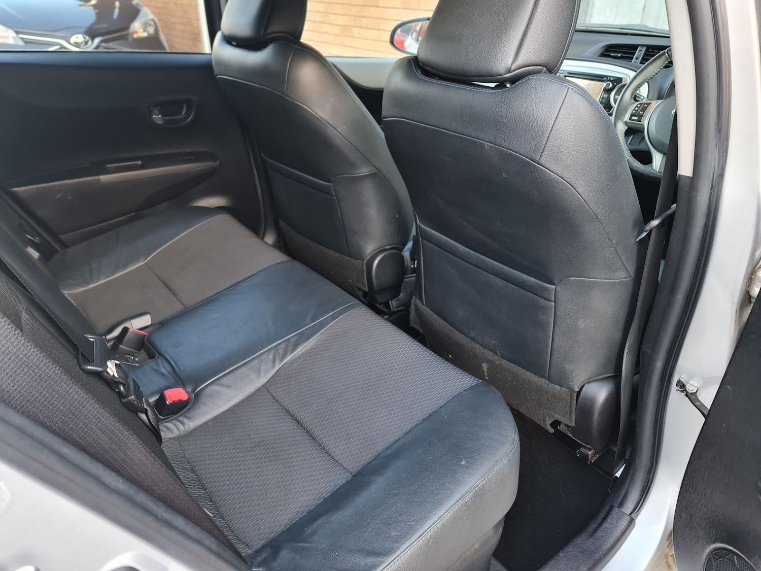 Used Toyota Yaris 2012 for sale - 76205598: Photo 16