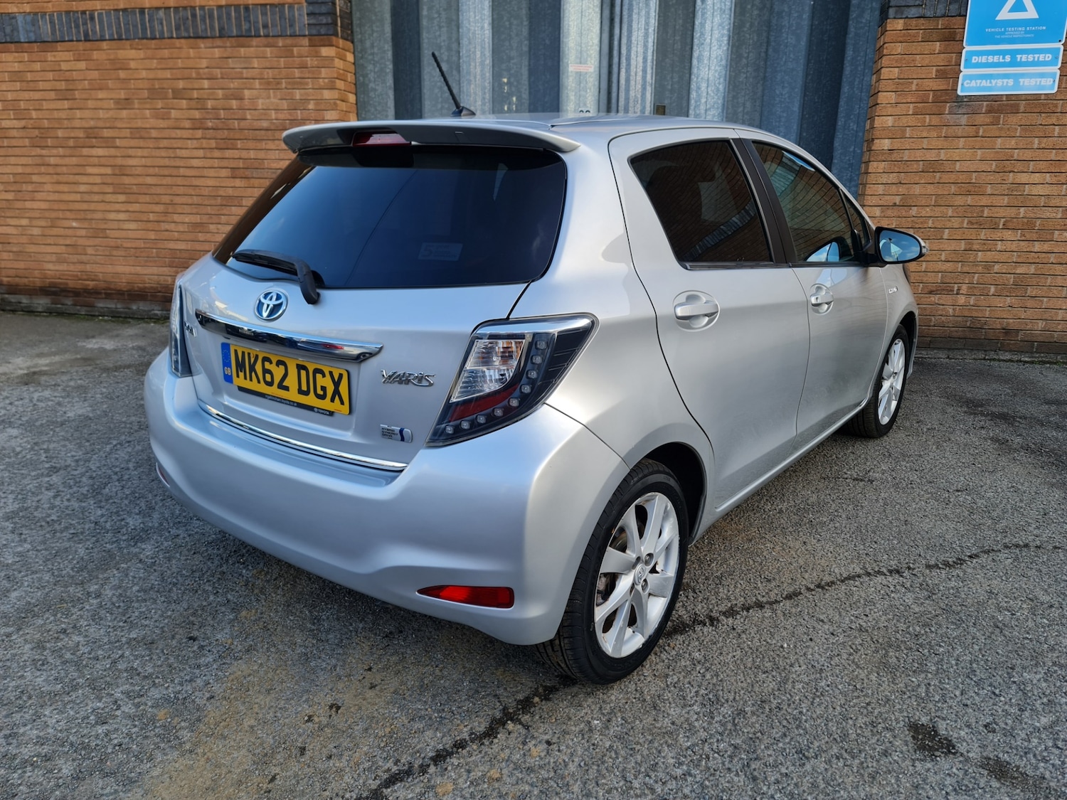 Used Toyota Yaris 2012 for sale - 76205598: Photo 2