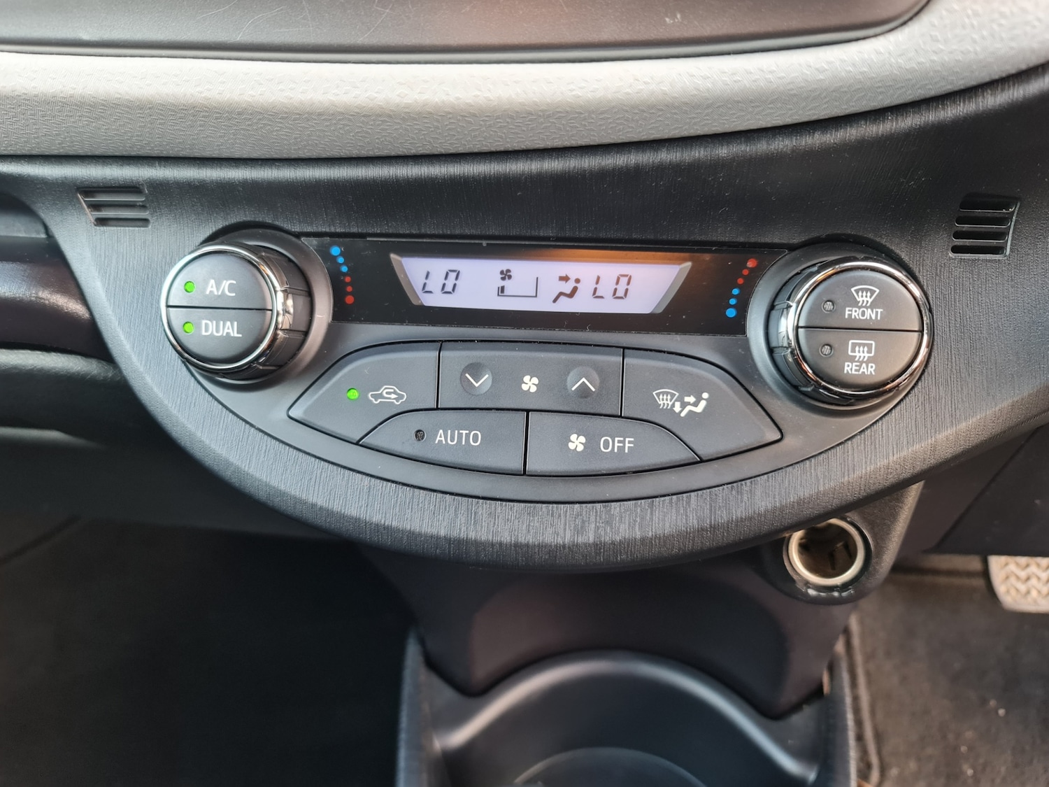 Used Toyota Yaris 2012 for sale - 76205598: Photo 26