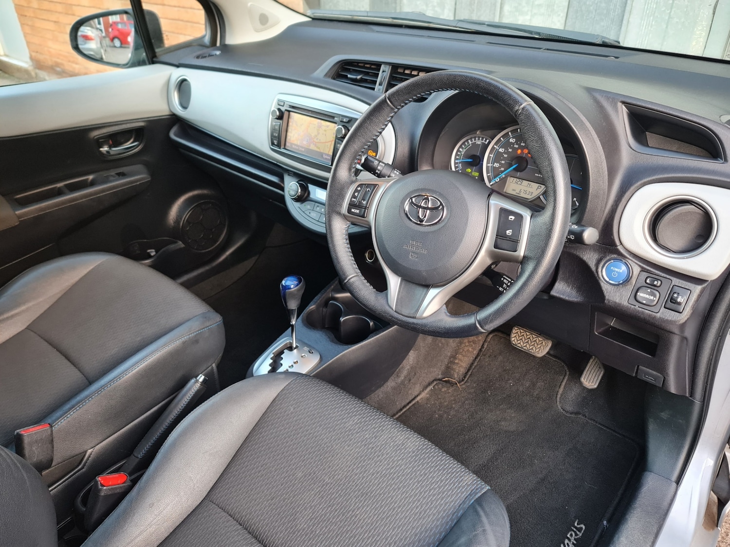 Used Toyota Yaris 2012 for sale - 76205598: Photo 9