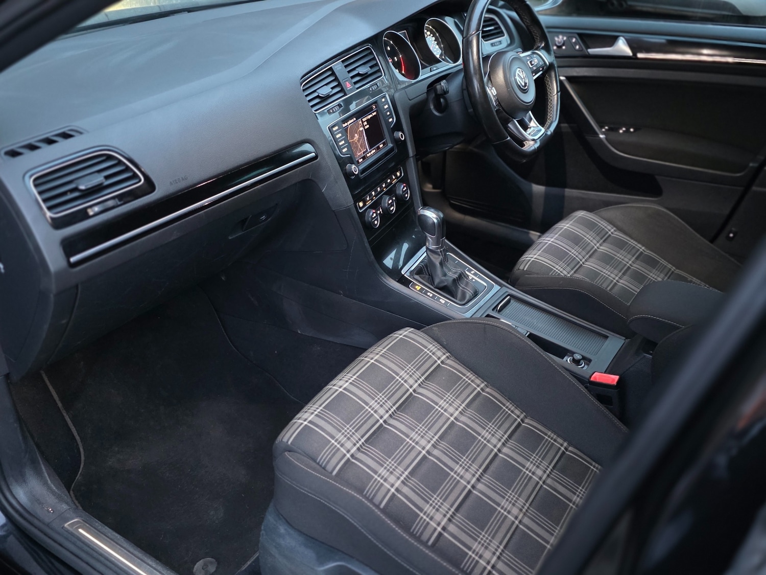 Used Volkswagen Golf 2016 for sale - 76968641: Photo 14