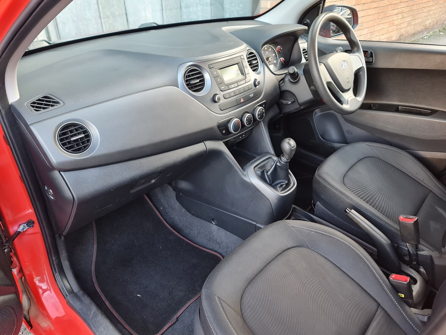 Used Hyundai i10 2018 for sale - 76205759: Photo 12