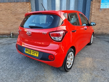 Used Hyundai i10 2018 for sale - 76205759: Photo