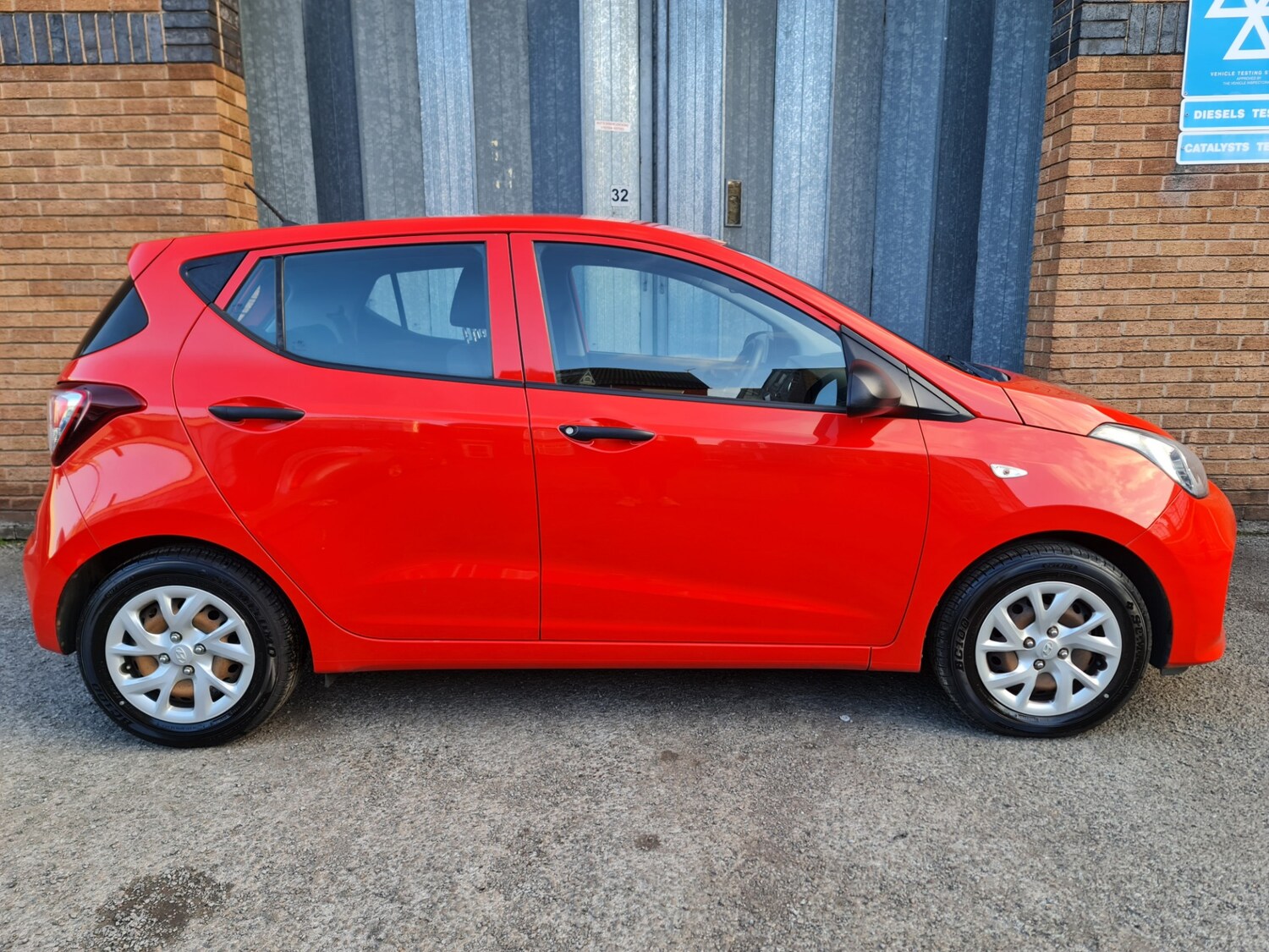 Used Hyundai i10 2018 for sale - 76205759: Photo 4