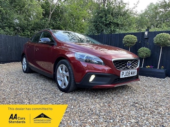 Used Volvo V40 2015 for sale - 79150300: Photo
