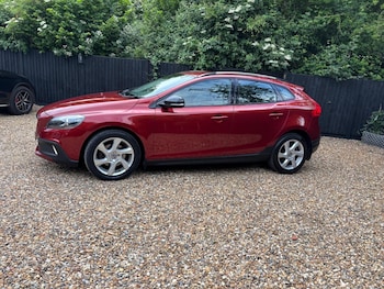 Used Volvo V40 2015 for sale - 79150300: Photo