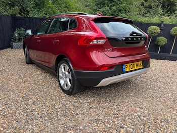 Used Volvo V40 2015 for sale - 79150300: Photo