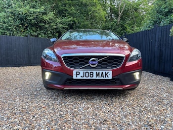 Used Volvo V40 2015 for sale - 79150300: Photo