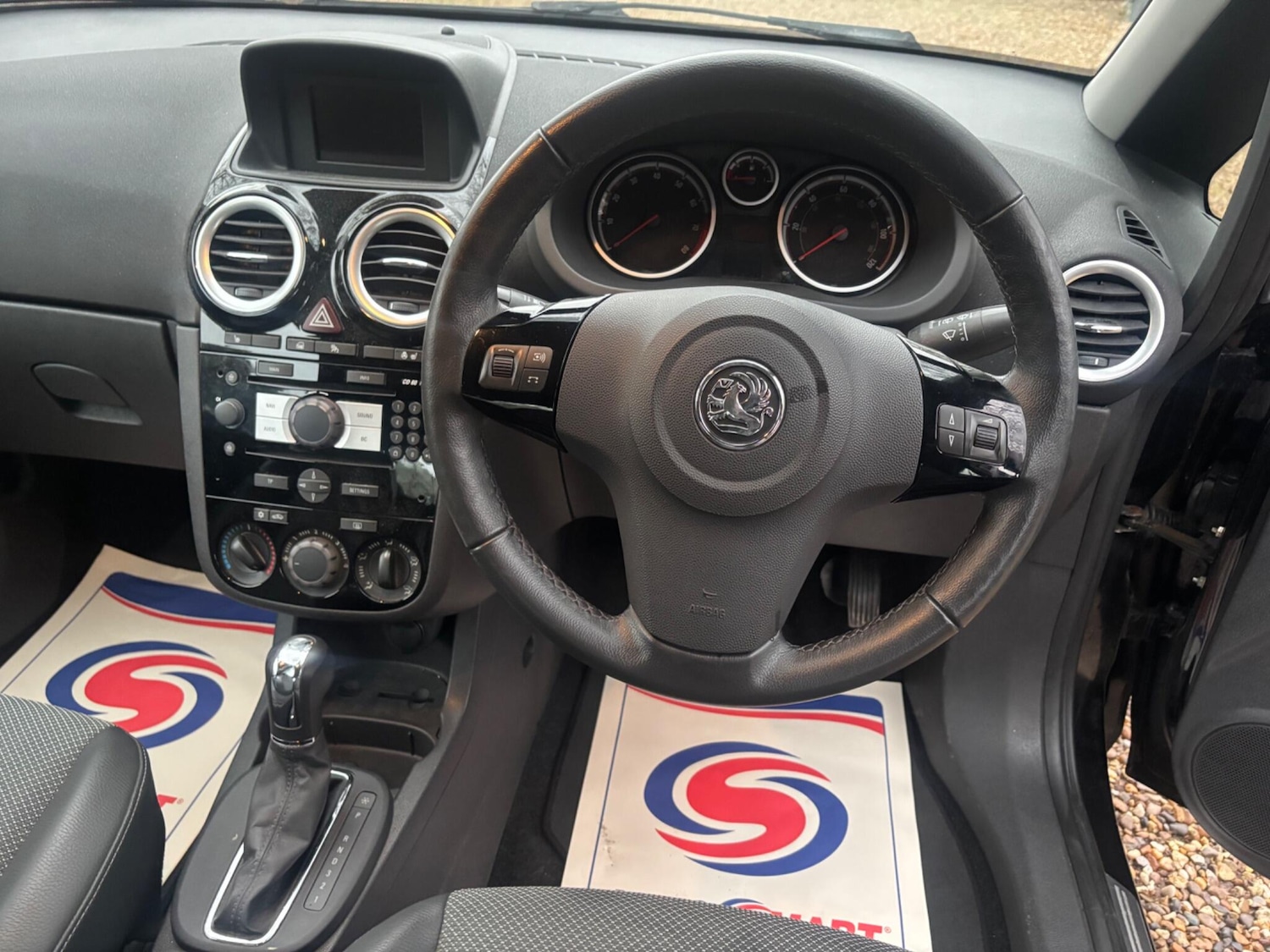 Used Vauxhall Corsa 2010 for sale - 76728286: Photo 2