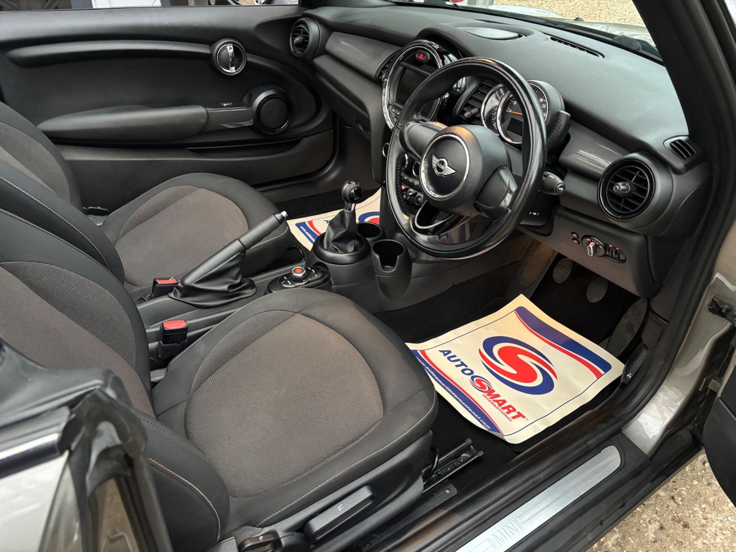 Used MINI Convertible 2016 for sale - 76989755: Photo 6