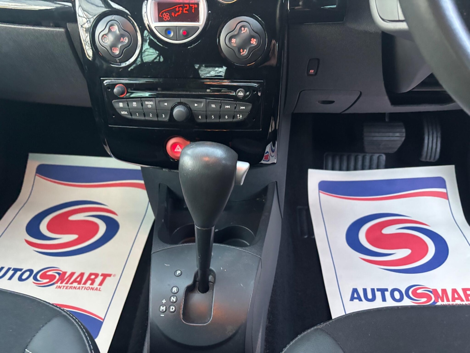 Used Renault Clio 2011 for sale - 76645587: Photo 11