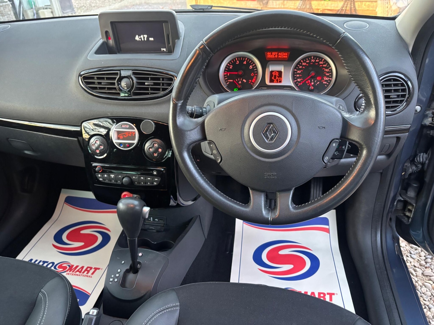 Used Renault Clio 2011 for sale - 76645587: Photo 17