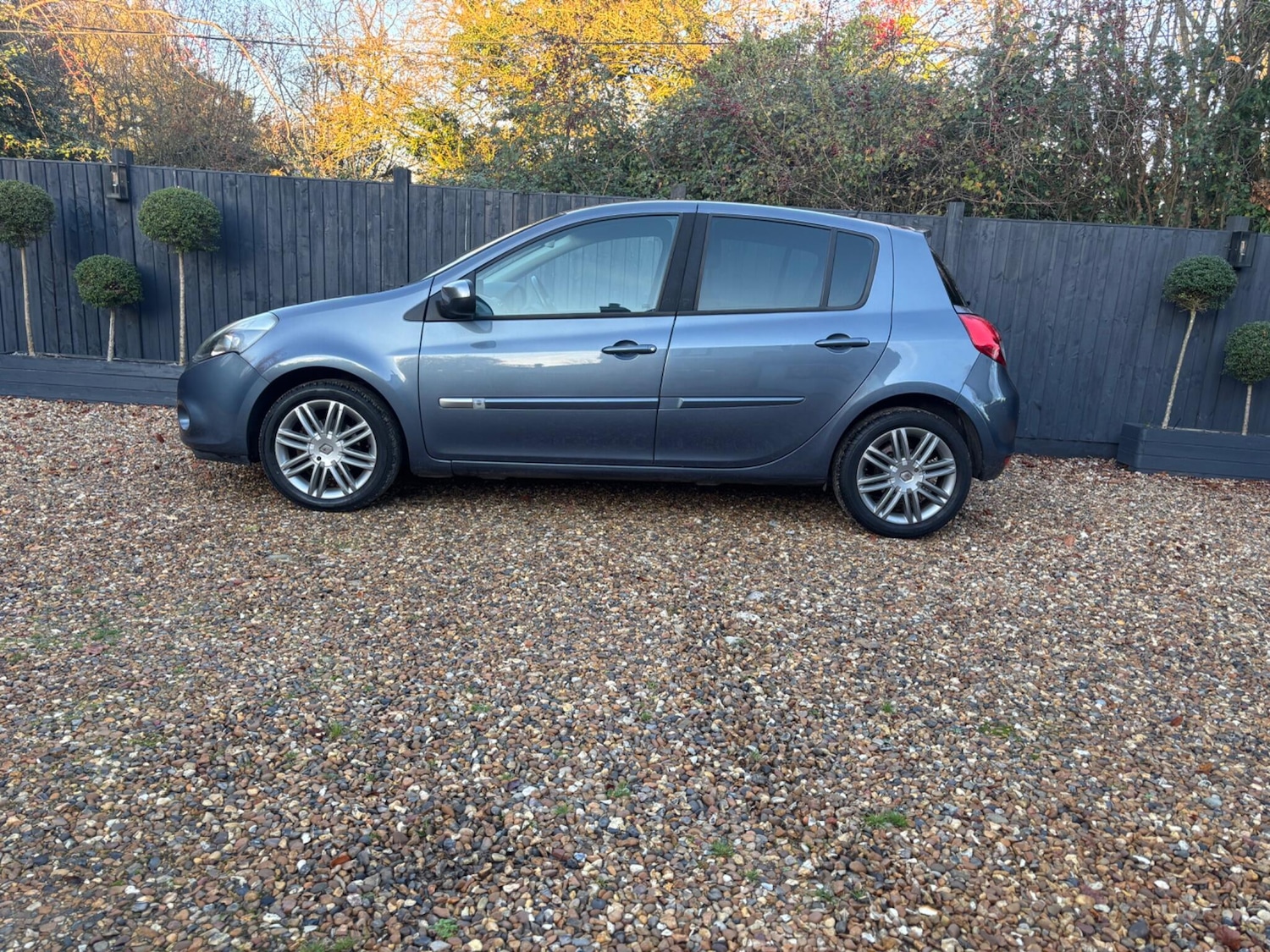 Used Renault Clio 2011 for sale - 76645587: Photo 2