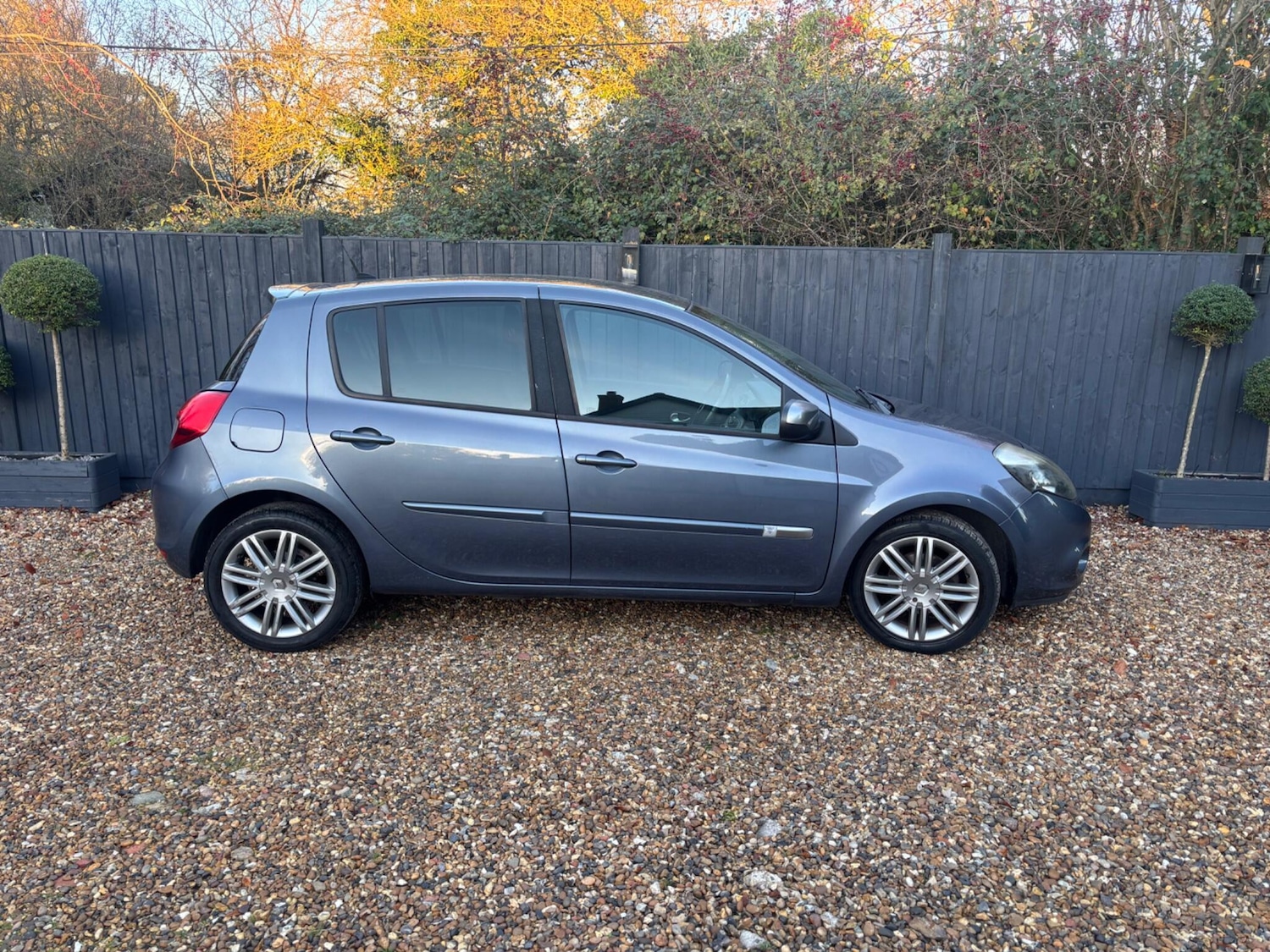 Used Renault Clio 2011 for sale - 76645587: Photo 25