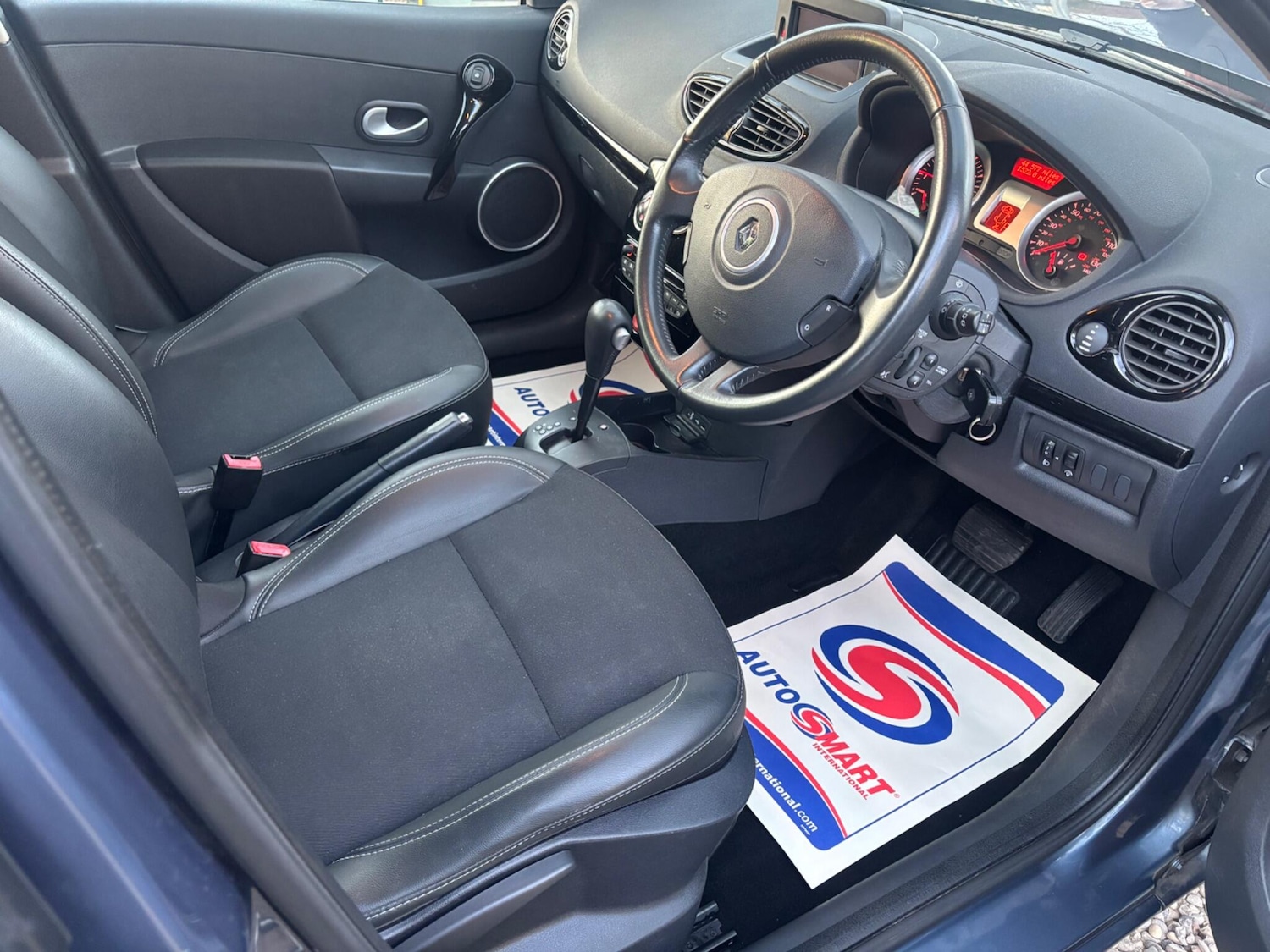 Used Renault Clio 2011 for sale - 76645587: Photo 6