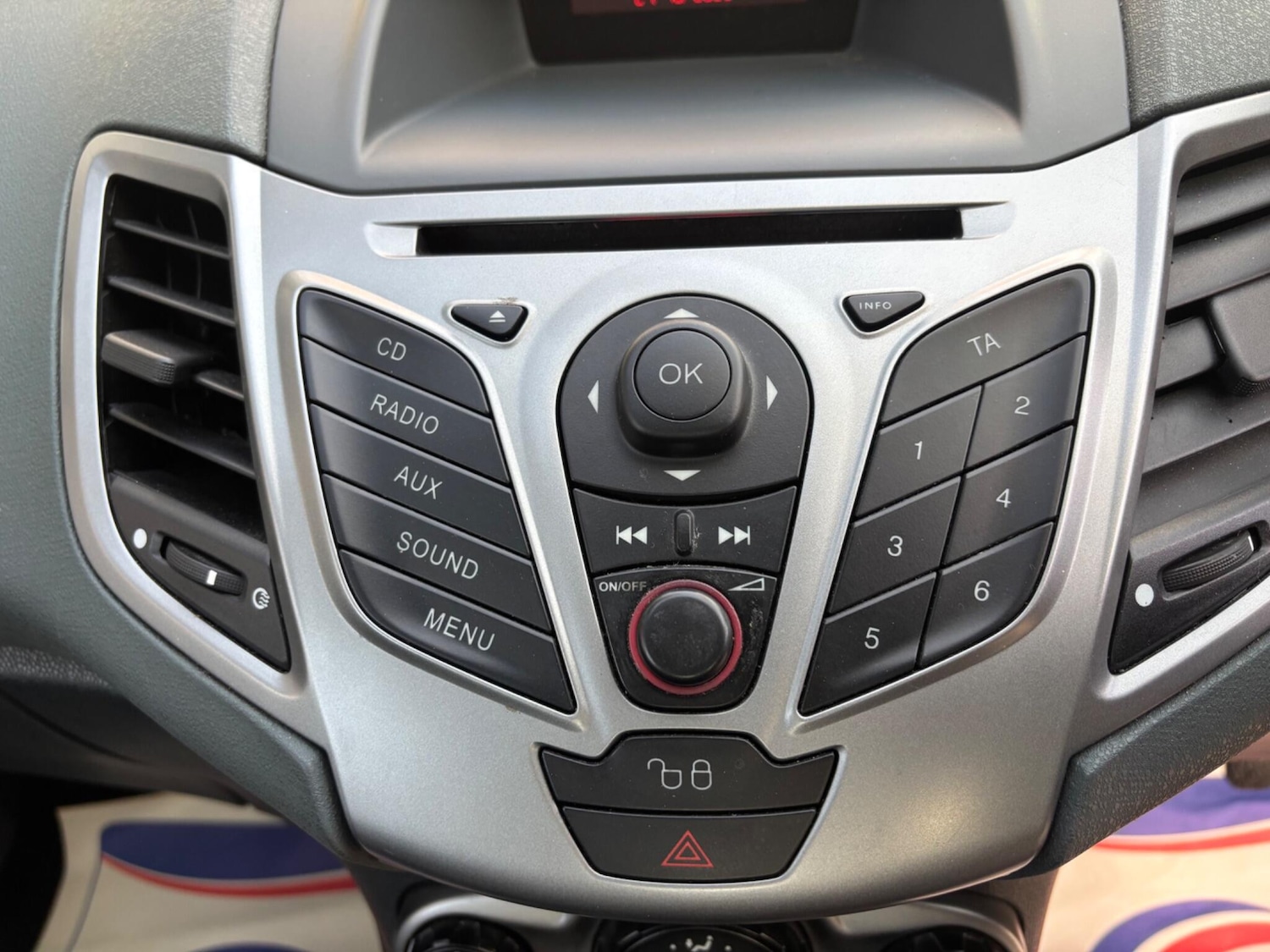 Used Ford Fiesta 2010 for sale - 76371735: Photo 12