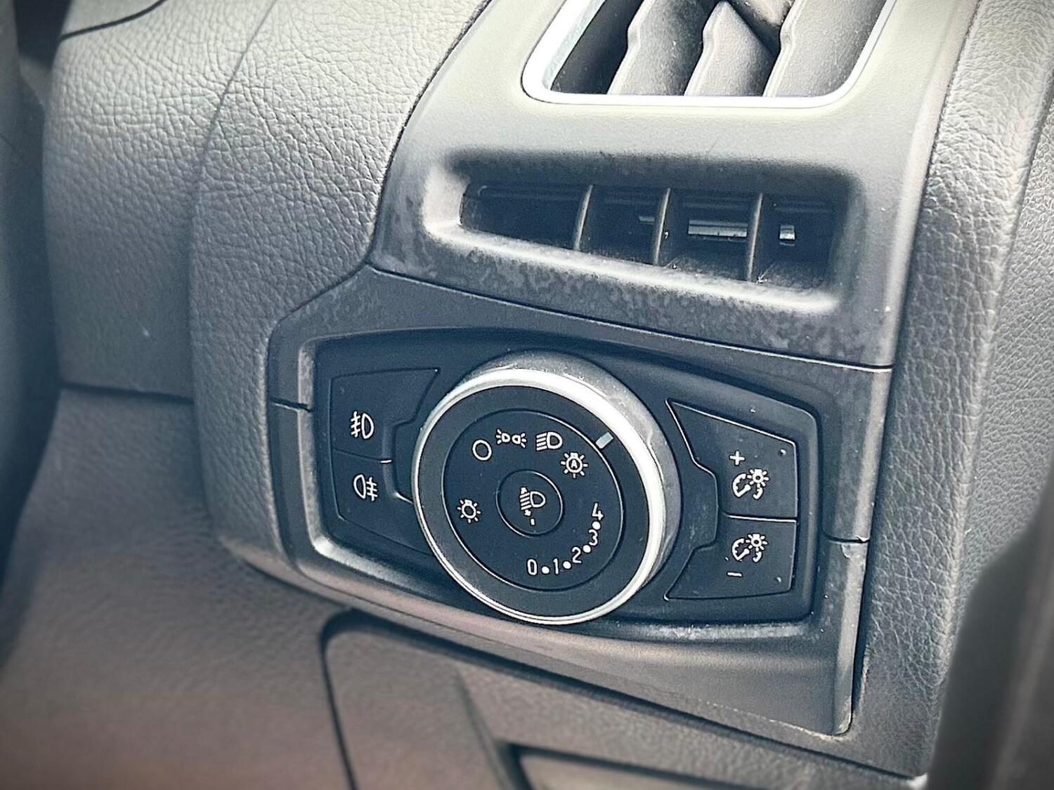 Used Ford Focus 2015 for sale - 76482844: Photo 17