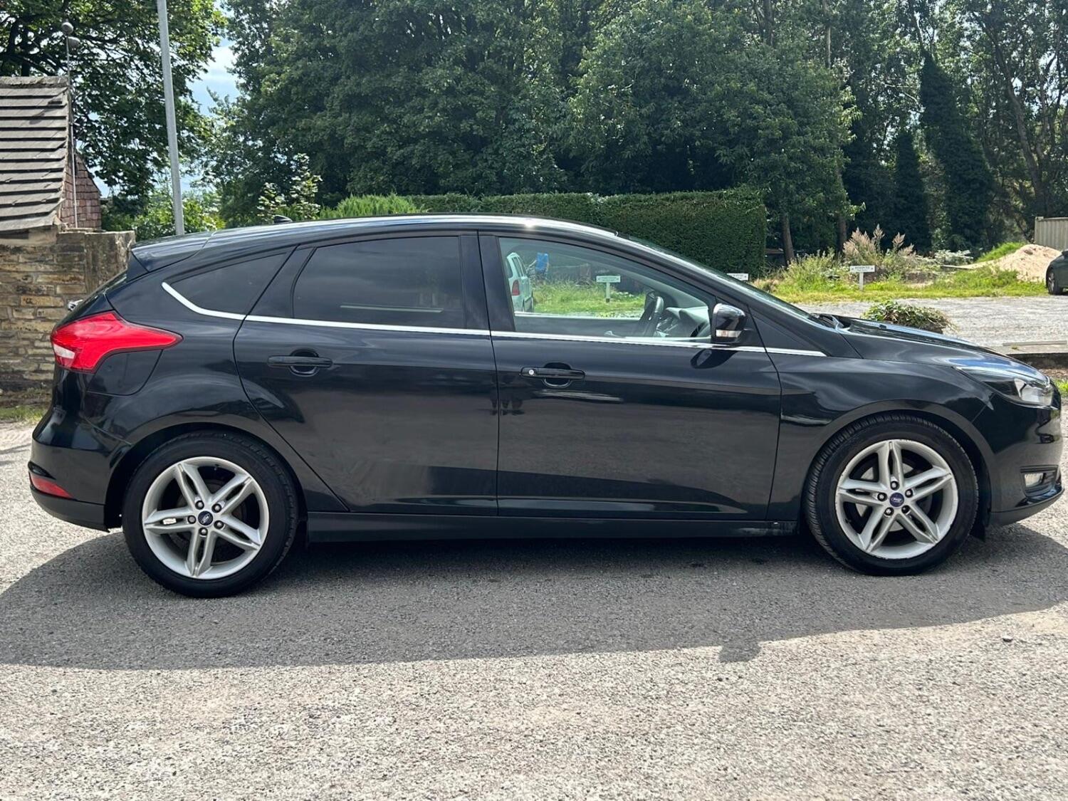 Used Ford Focus 2015 for sale - 76483069: Photo 2