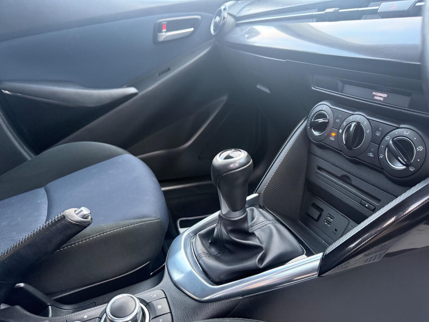 Used Mazda Mazda2 2015 for sale - 77368821: Photo 24