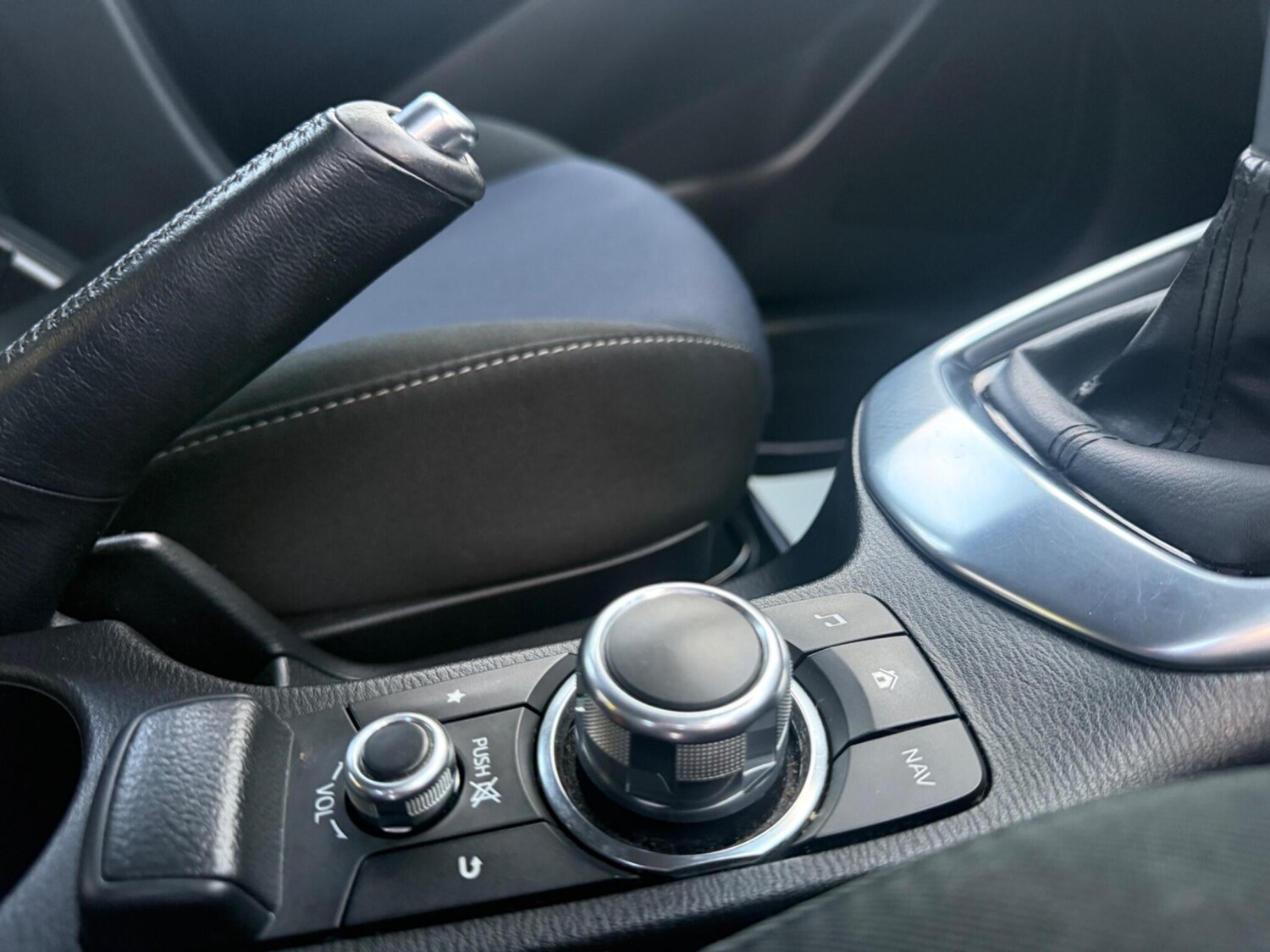 Used Mazda Mazda2 2015 for sale - 77368821: Photo 25