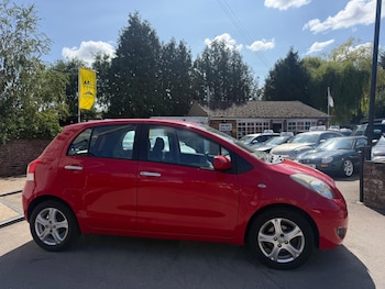 Used Toyota Yaris 2010 for sale - 79615973: Photo